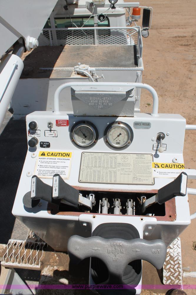 image for item L4284 1999 International 4900 digger derrick truck