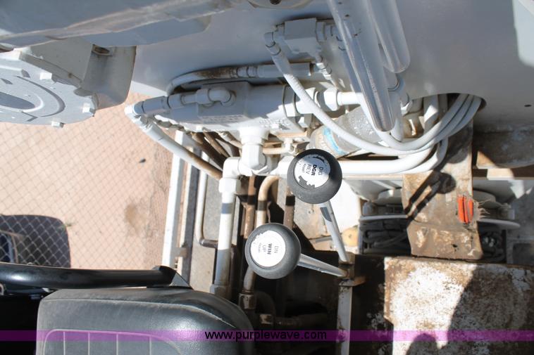 image for item L4284 1999 International 4900 digger derrick truck