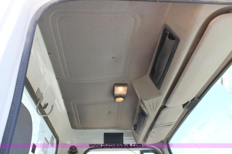 image for item L4284 1999 International 4900 digger derrick truck