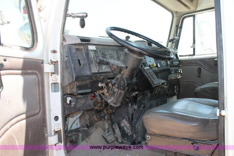 image for item L4284 1999 International 4900 digger derrick truck