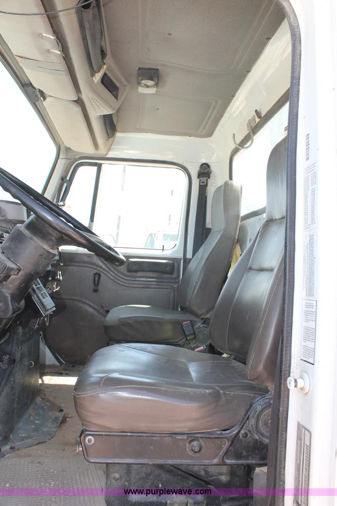 image for item L4284 1999 International 4900 digger derrick truck