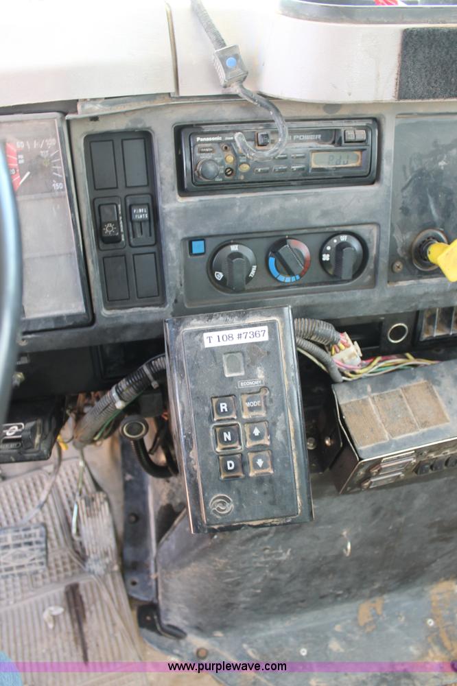 image for item L4284 1999 International 4900 digger derrick truck