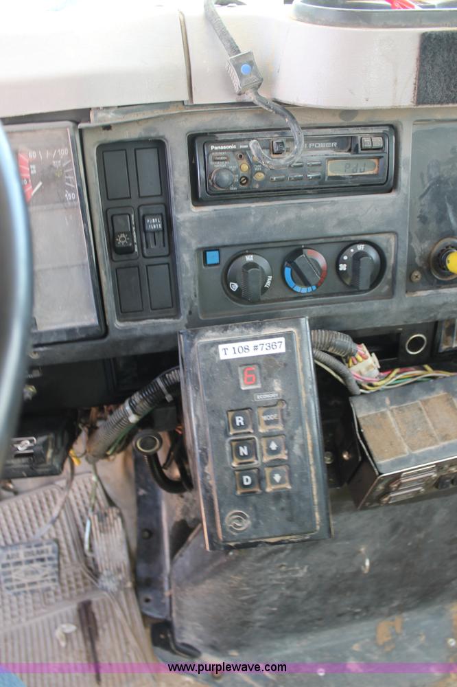 image for item L4284 1999 International 4900 digger derrick truck