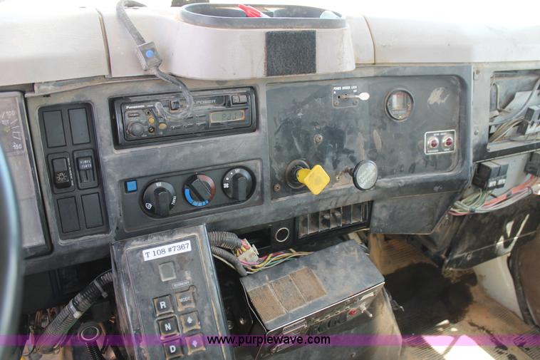 image for item L4284 1999 International 4900 digger derrick truck