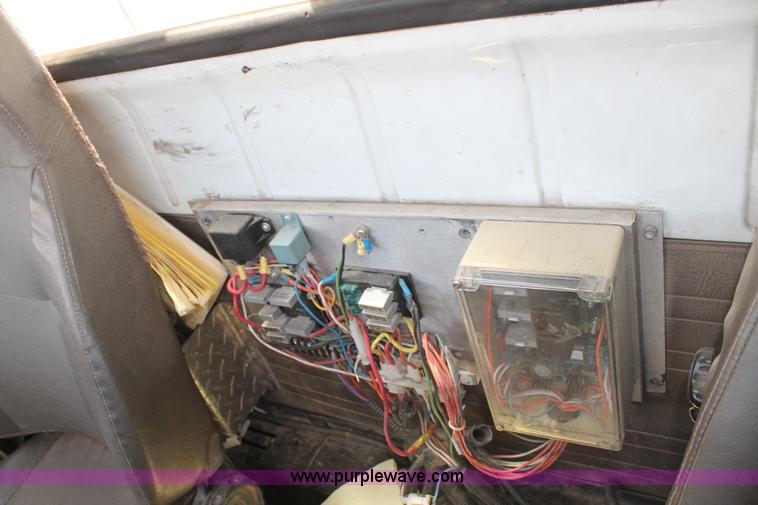 image for item L4284 1999 International 4900 digger derrick truck