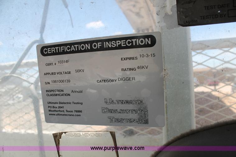 image for item L4284 1999 International 4900 digger derrick truck