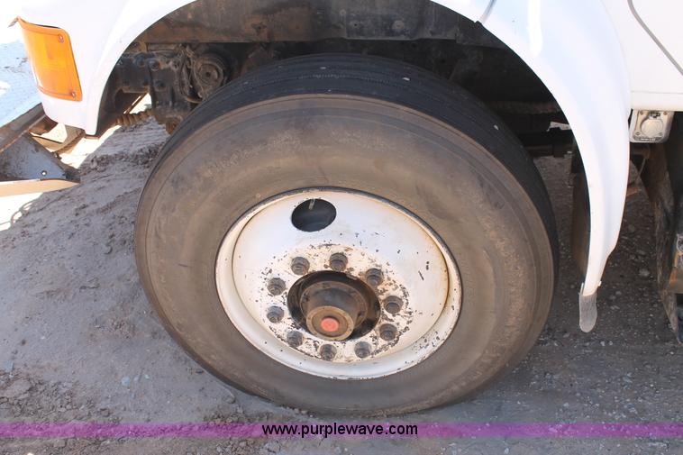 image for item L4284 1999 International 4900 digger derrick truck