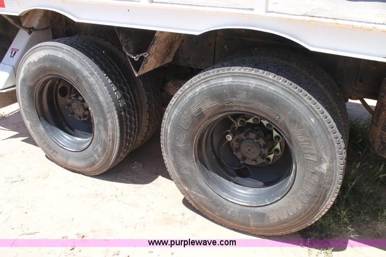 image for item L4284 1999 International 4900 digger derrick truck