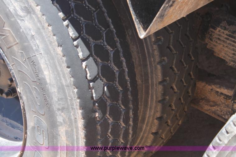 image for item L4284 1999 International 4900 digger derrick truck