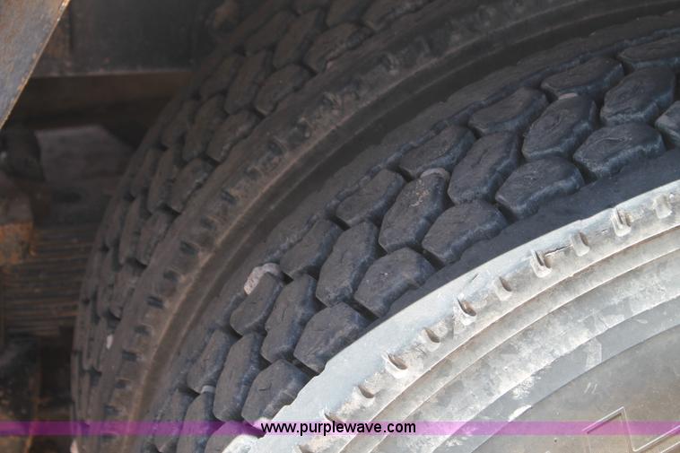 image for item L4284 1999 International 4900 digger derrick truck