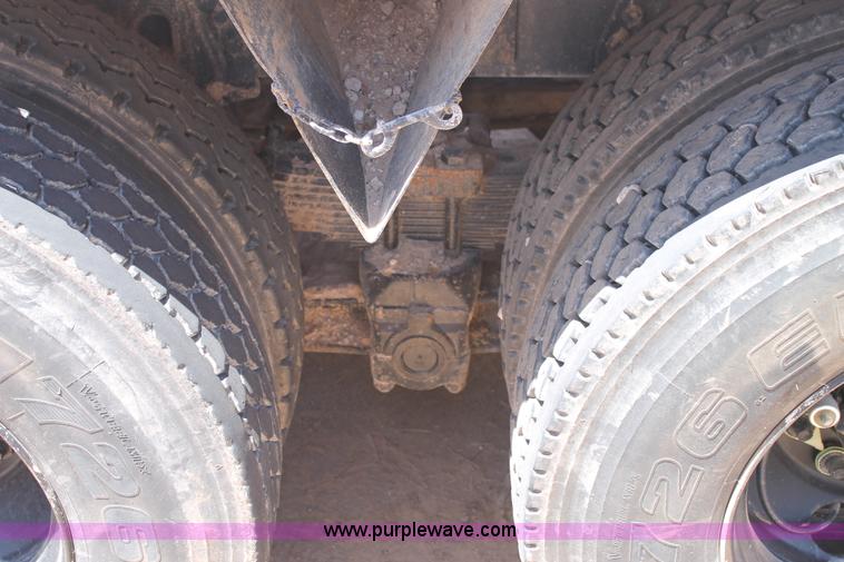 image for item L4284 1999 International 4900 digger derrick truck