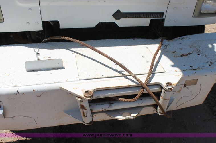 image for item L4284 1999 International 4900 digger derrick truck