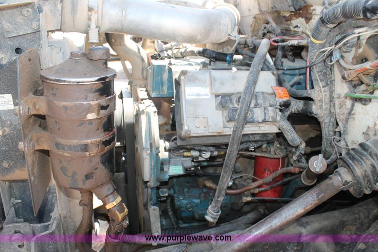 image for item L4284 1999 International 4900 digger derrick truck