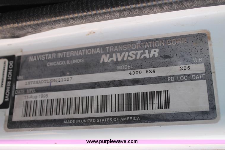 image for item L4284 1999 International 4900 digger derrick truck