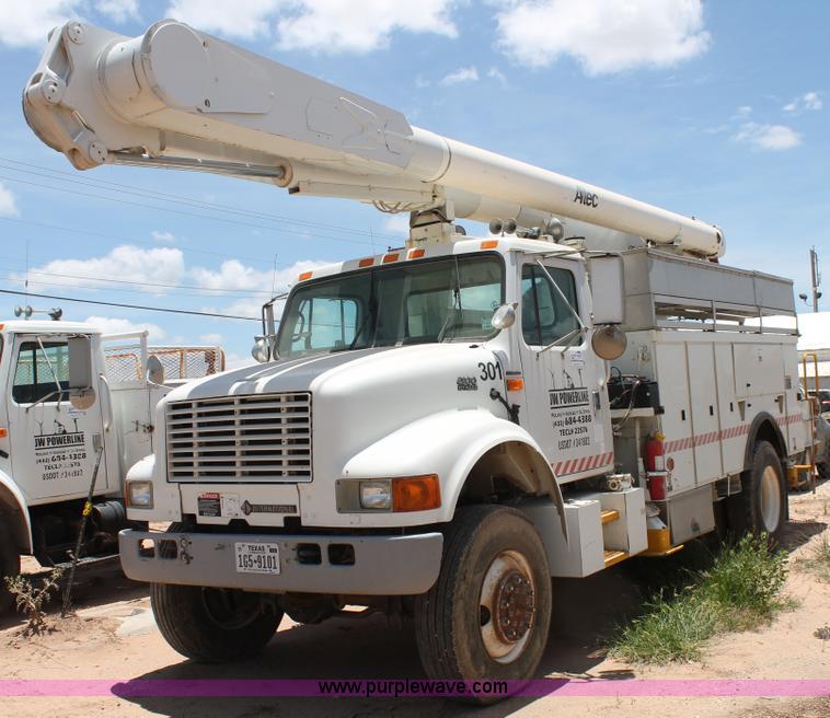 image for item L4285 2002 International 4800 bucket truck