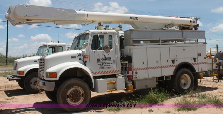image for item L4285 2002 International 4800 bucket truck