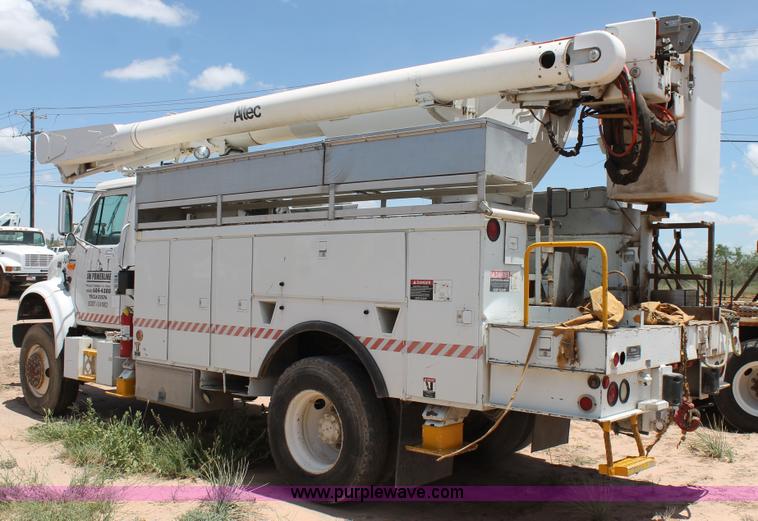 image for item L4285 2002 International 4800 bucket truck