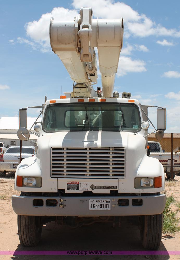 image for item L4285 2002 International 4800 bucket truck