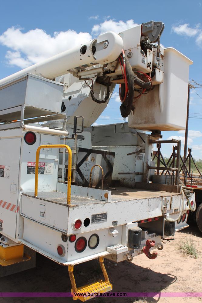 image for item L4285 2002 International 4800 bucket truck