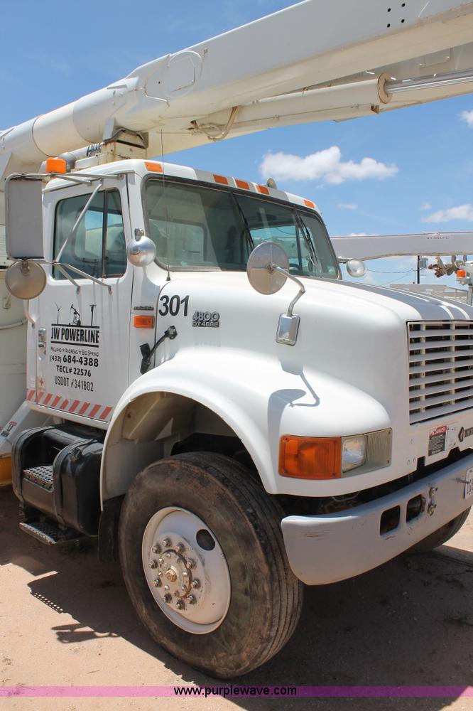 image for item L4285 2002 International 4800 bucket truck