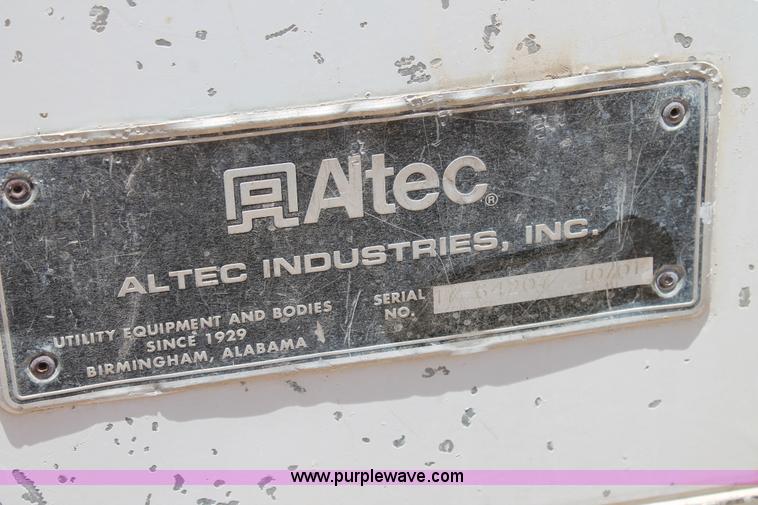 image for item L4285 2002 International 4800 bucket truck