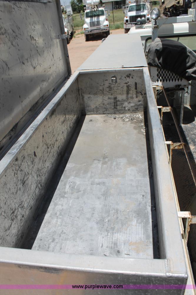 image for item L4285 2002 International 4800 bucket truck