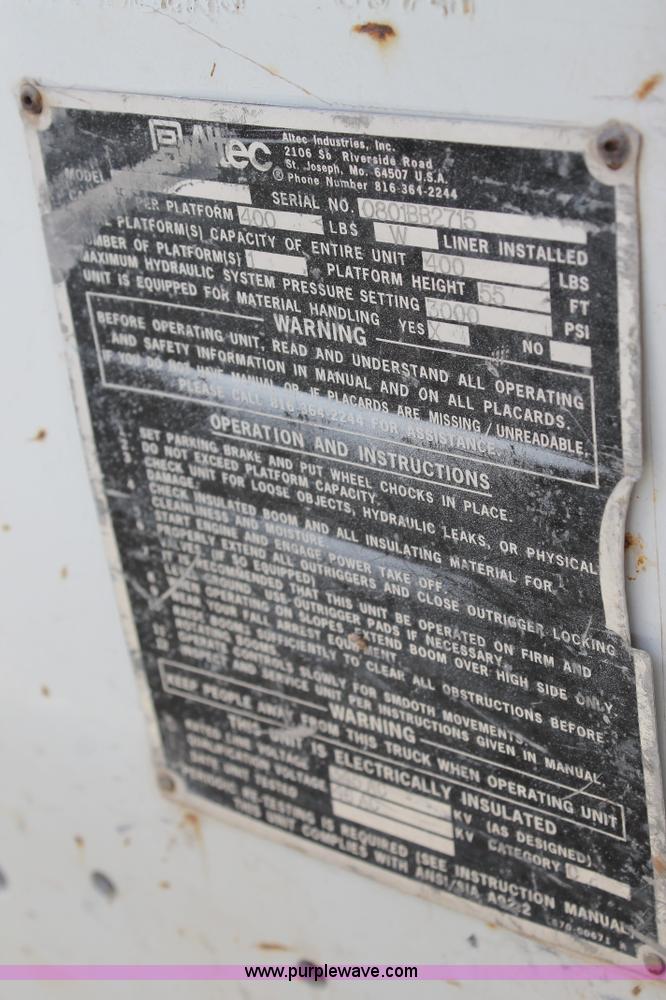 image for item L4285 2002 International 4800 bucket truck