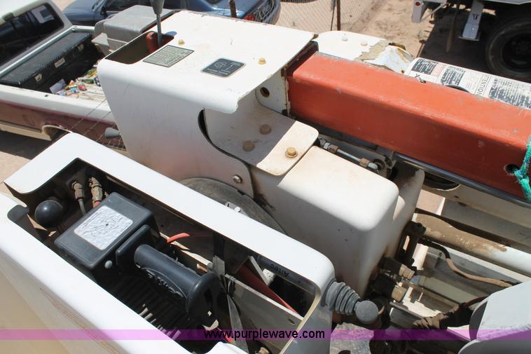 image for item L4285 2002 International 4800 bucket truck