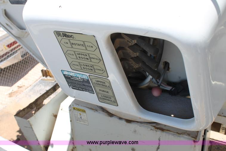 image for item L4285 2002 International 4800 bucket truck