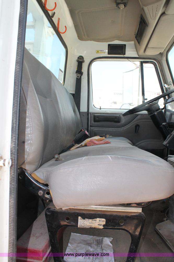 image for item L4285 2002 International 4800 bucket truck