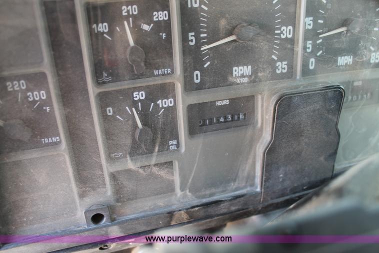 image for item L4285 2002 International 4800 bucket truck