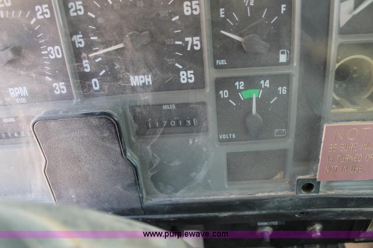 image for item L4285 2002 International 4800 bucket truck