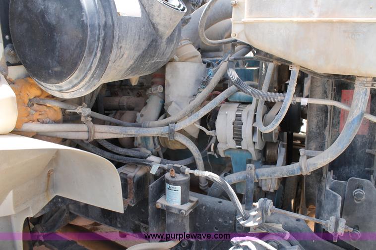 image for item L4285 2002 International 4800 bucket truck