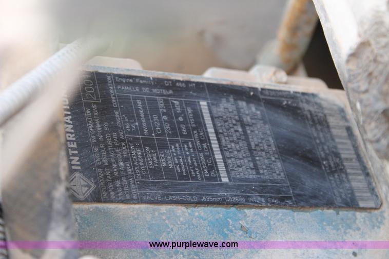 image for item L4285 2002 International 4800 bucket truck