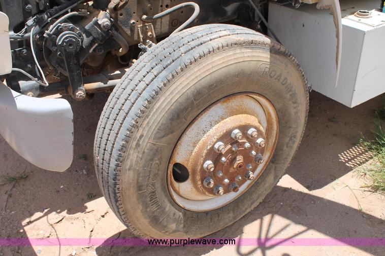 image for item L4285 2002 International 4800 bucket truck