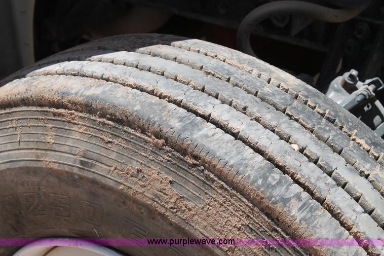 image for item L4285 2002 International 4800 bucket truck