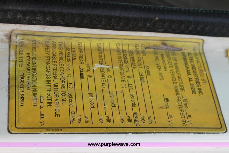 image for item L4285 2002 International 4800 bucket truck