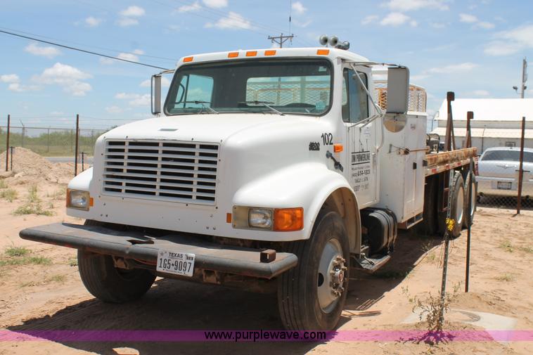 image for item L4286 1994 International 4900 flatbed truck