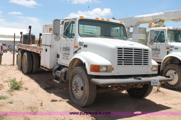 image for item L4286 1994 International 4900 flatbed truck