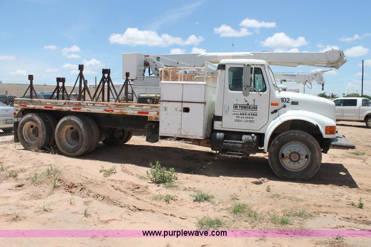 image for item L4286 1994 International 4900 flatbed truck