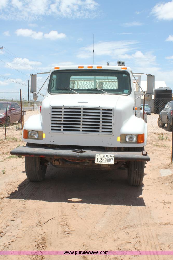 image for item L4286 1994 International 4900 flatbed truck