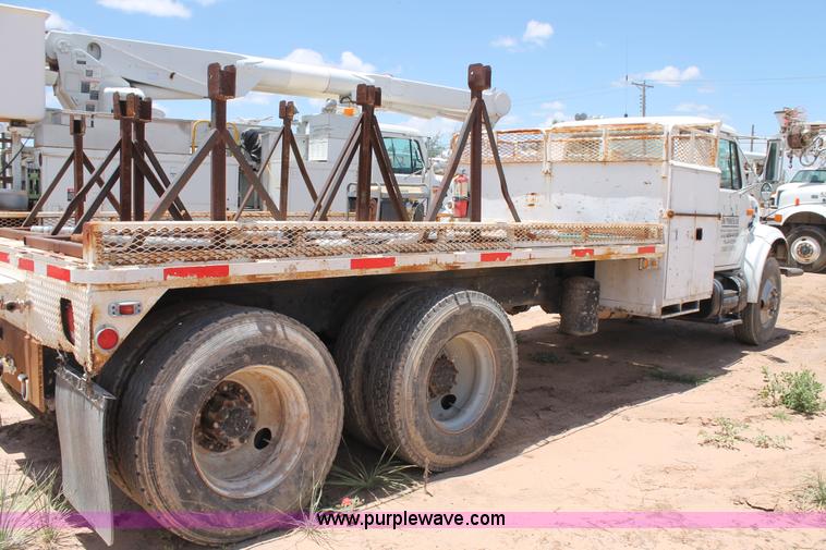 image for item L4286 1994 International 4900 flatbed truck