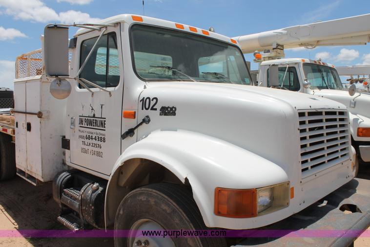 image for item L4286 1994 International 4900 flatbed truck