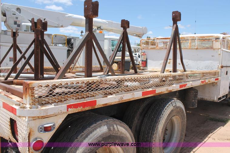 image for item L4286 1994 International 4900 flatbed truck