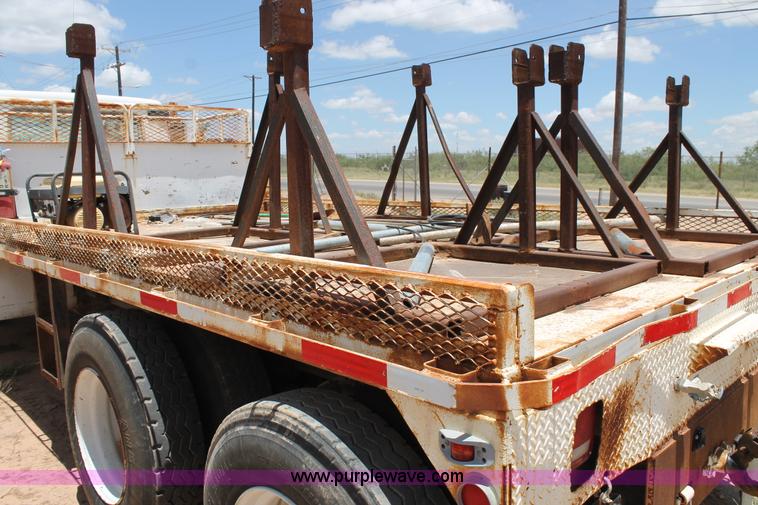 image for item L4286 1994 International 4900 flatbed truck