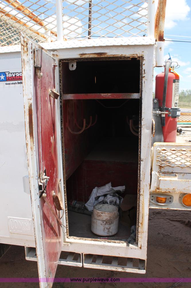 image for item L4286 1994 International 4900 flatbed truck