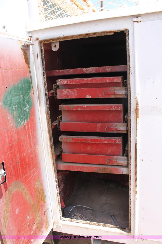 image for item L4286 1994 International 4900 flatbed truck