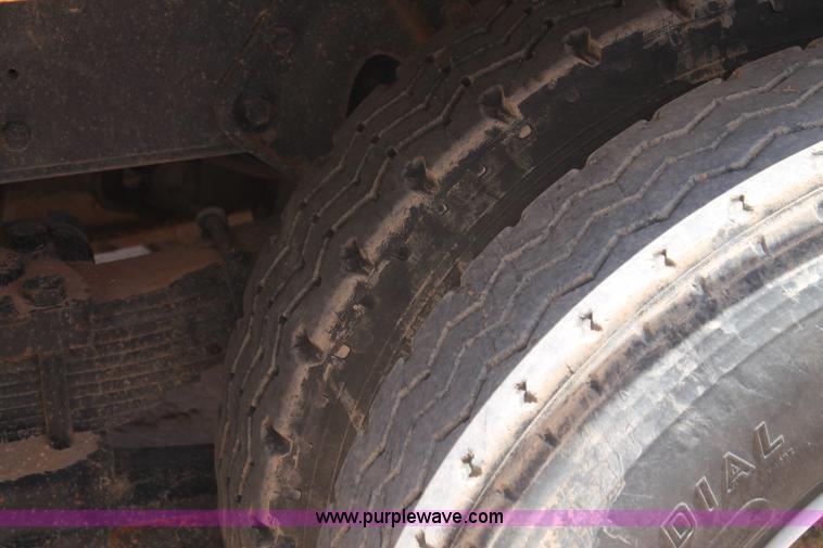 image for item L4286 1994 International 4900 flatbed truck