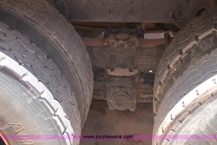 image for item L4286 1994 International 4900 flatbed truck