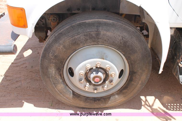 image for item L4286 1994 International 4900 flatbed truck